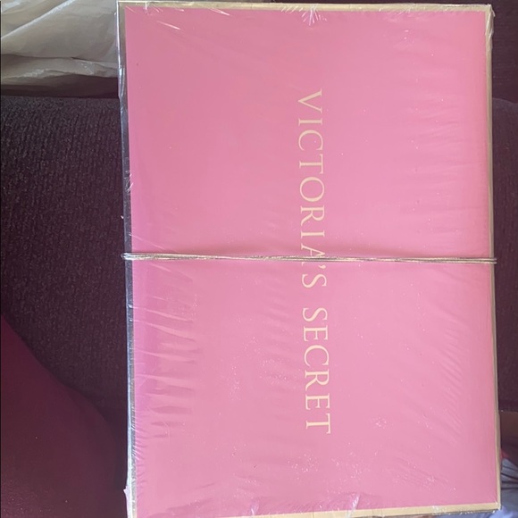 Victoria secretgift wrap kit